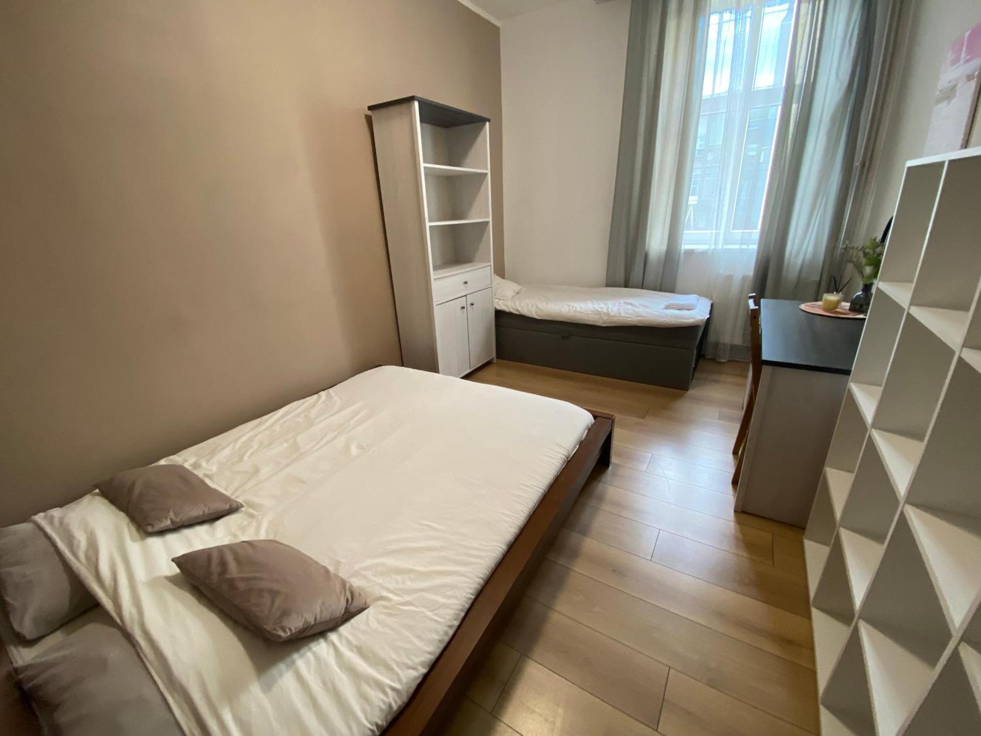 Pini Hostel - Przytulne Pokoje W Centrum Krakowa Bagian luar foto
