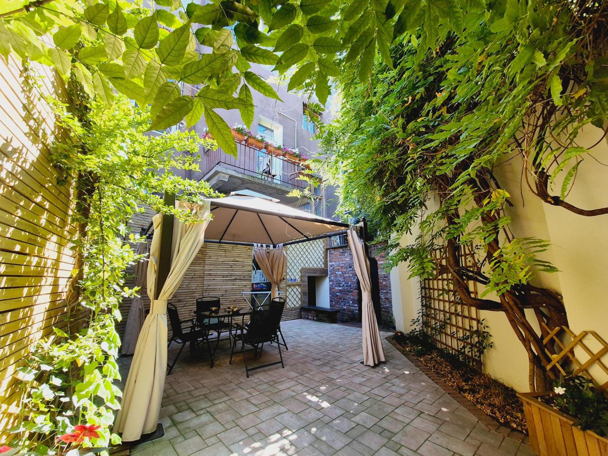 Pini Hostel - Przytulne Pokoje W Centrum Krakowa Bagian luar foto
