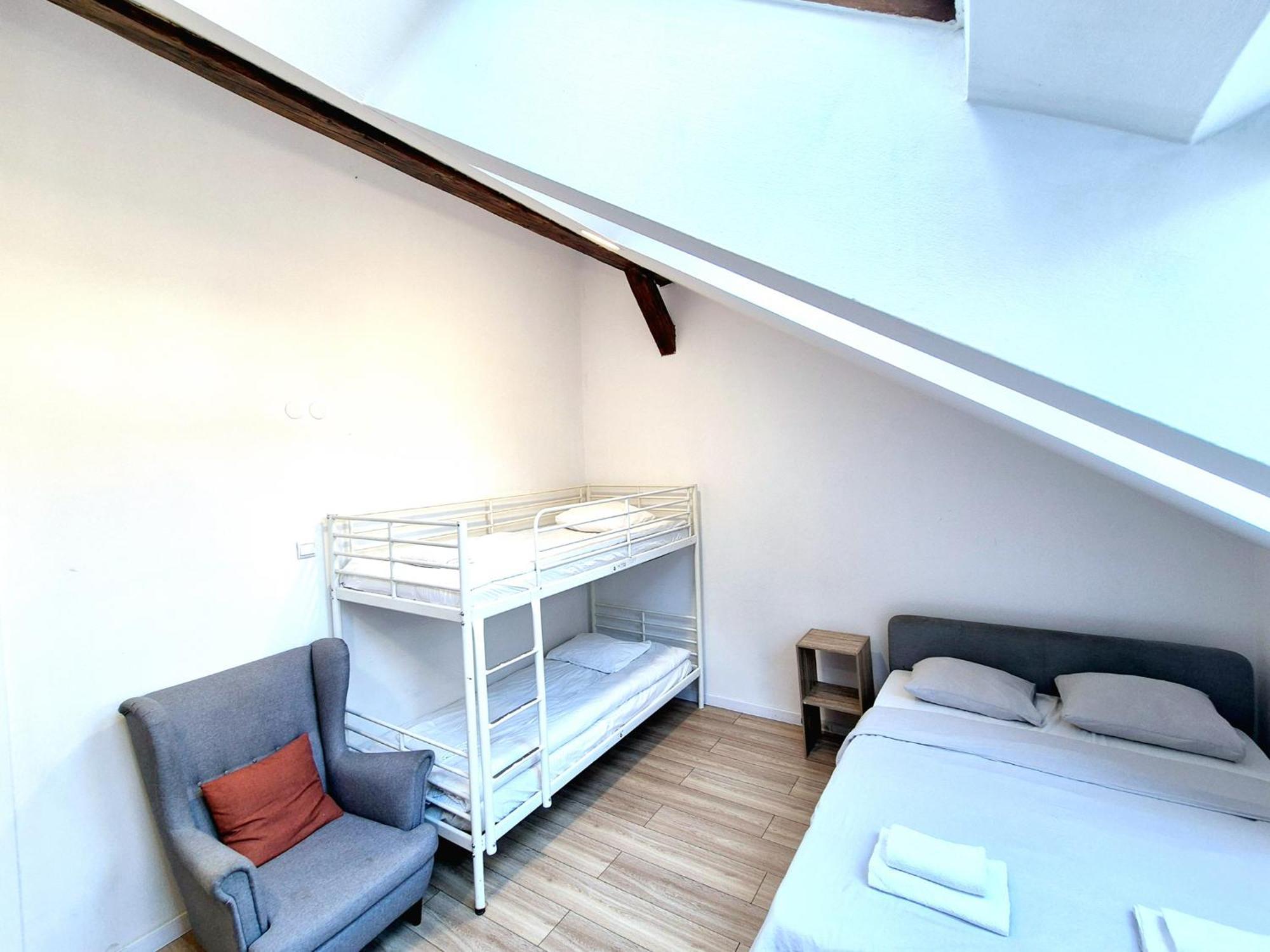 Pini Hostel - Przytulne Pokoje W Centrum Krakowa Bagian luar foto