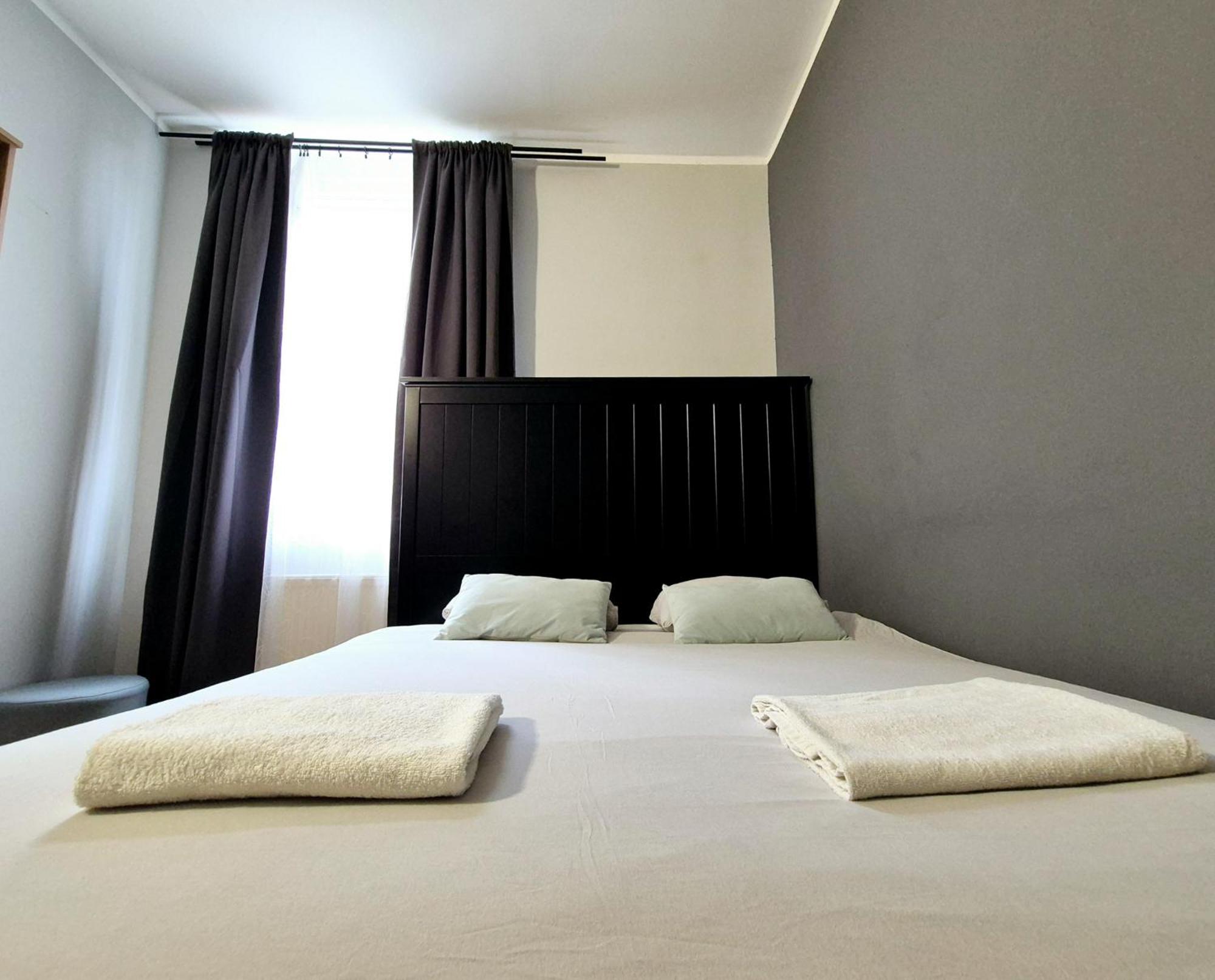 Pini Hostel - Przytulne Pokoje W Centrum Krakowa Bagian luar foto