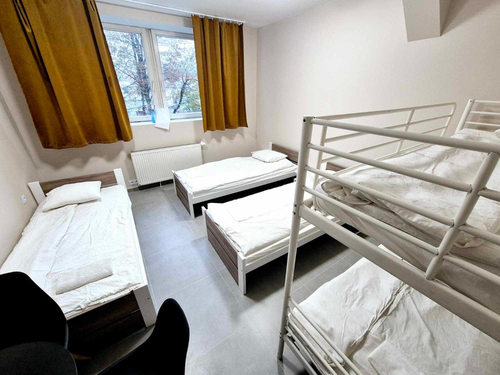 Pini Hostel - Przytulne Pokoje W Centrum Krakowa Bagian luar foto